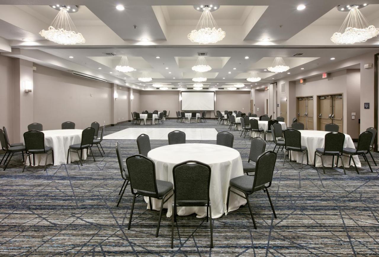 Holiday Inn Express & Suites North Dallas At Preston By Ihg Екстер'єр фото