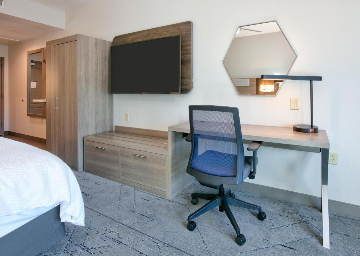 Holiday Inn Express & Suites North Dallas At Preston By Ihg Екстер'єр фото