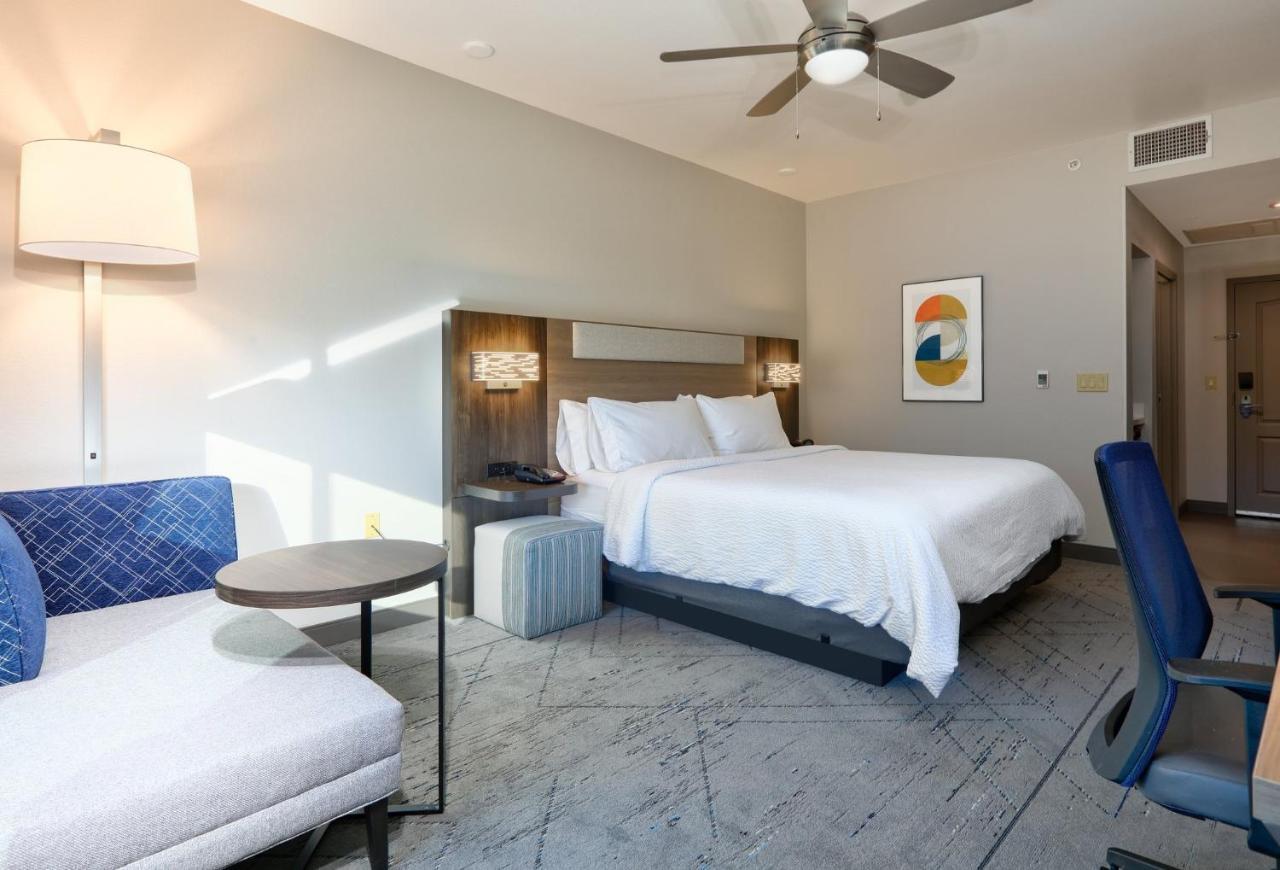 Holiday Inn Express & Suites North Dallas At Preston By Ihg Екстер'єр фото