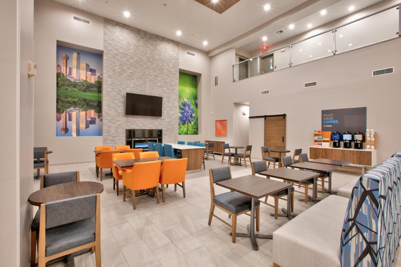 Holiday Inn Express & Suites North Dallas At Preston By Ihg Екстер'єр фото