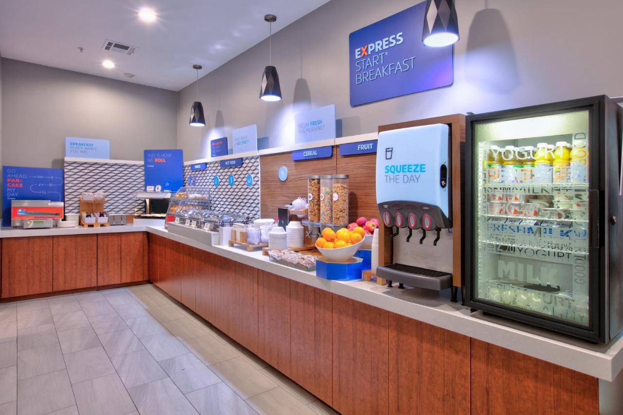 Holiday Inn Express & Suites North Dallas At Preston By Ihg Екстер'єр фото