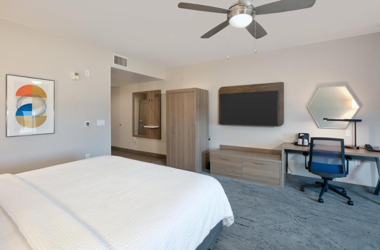 Holiday Inn Express & Suites North Dallas At Preston By Ihg Екстер'єр фото