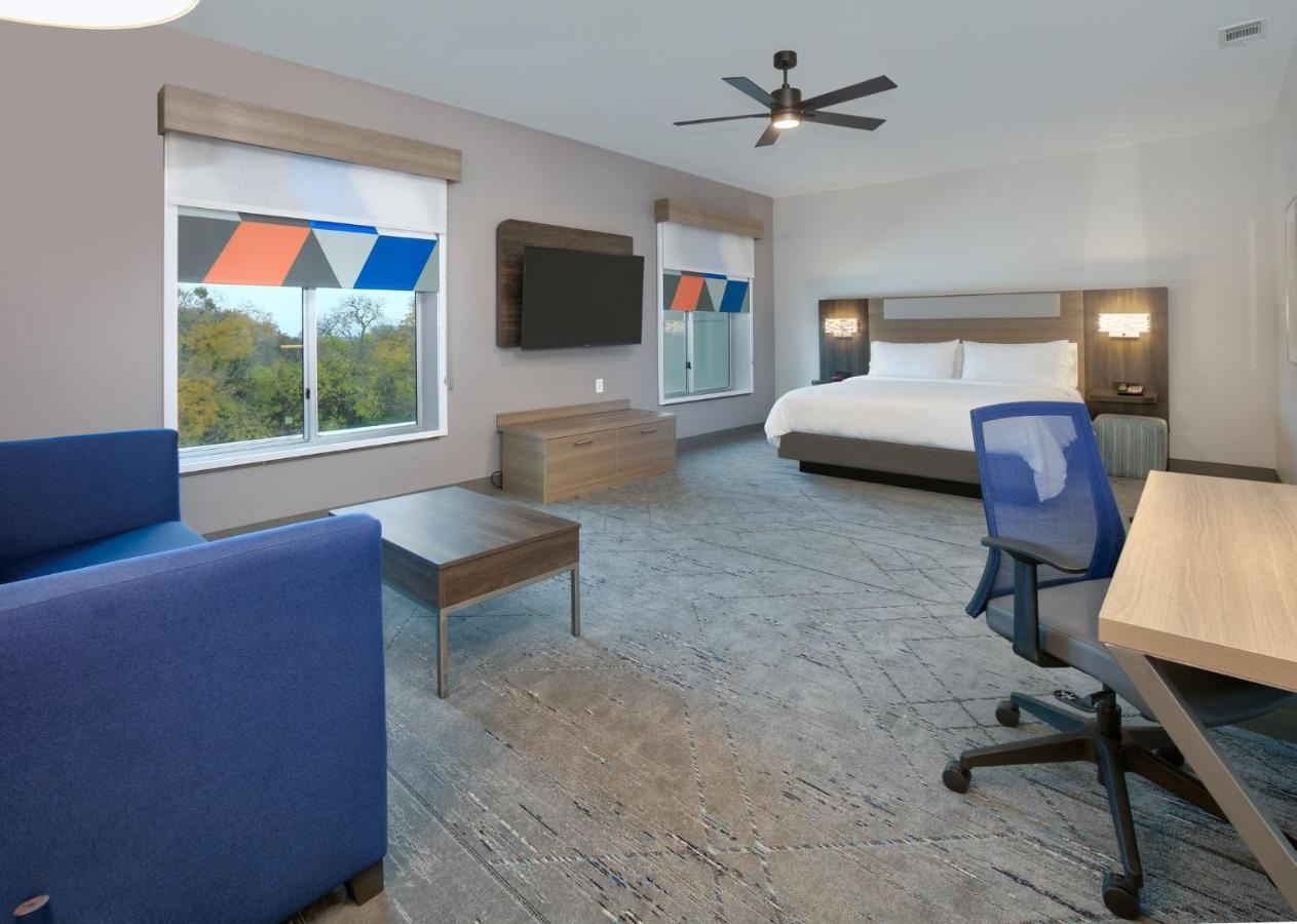 Holiday Inn Express & Suites North Dallas At Preston By Ihg Екстер'єр фото